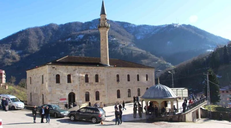 Trabzon Yomra'da 133 Yıllık Cami'nde Üç Kuşak İmam Hatiplik Görevini Sürdürüyor 1