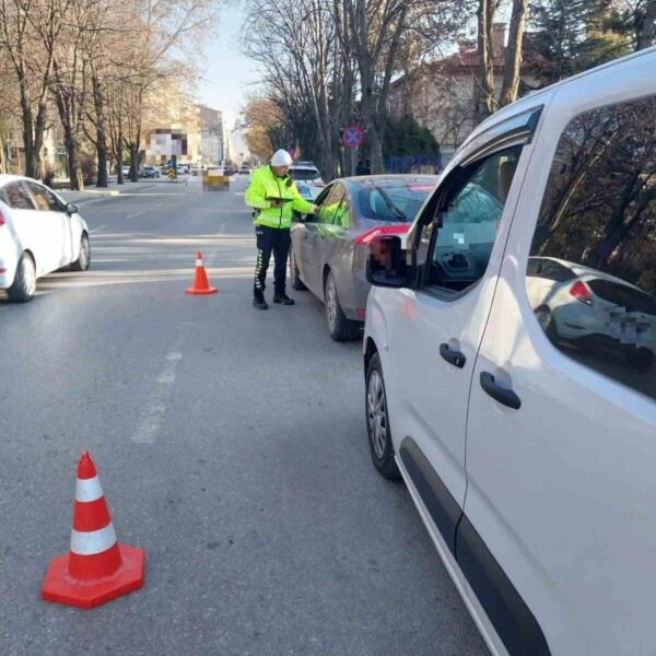 Trafik denetiminde polis memurları-1