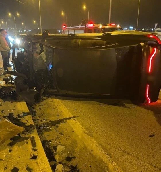 Trafik kazası sonrası yardım ekipleri-3