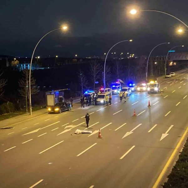 Trafik kazasında hayatını kaybeden kadın-1