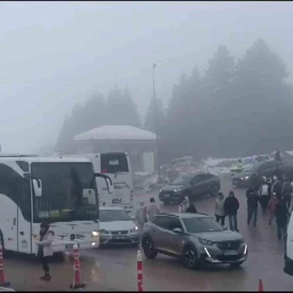 Tur otobüslerinin park edemediği Uludağ-2