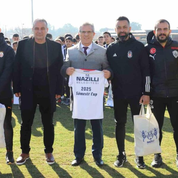 U-10, U-11 ve U-12 kategorilerinde 240 sporcunun katıldığı şenlikte futbol heyecanı yaşanıyor.-2