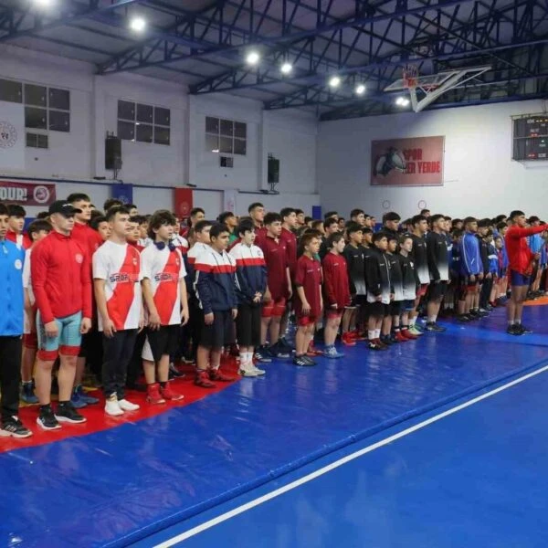 U15-U17 İllerarası Grekoromen Güreş Şampiyonası'nda sporcular-3