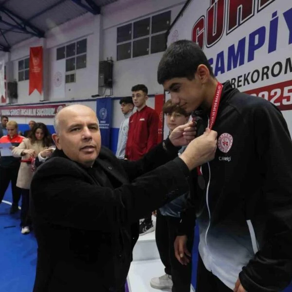 U15-U17 İllerarası Grekoromen Güreş Şampiyonası'nda sporcular-5