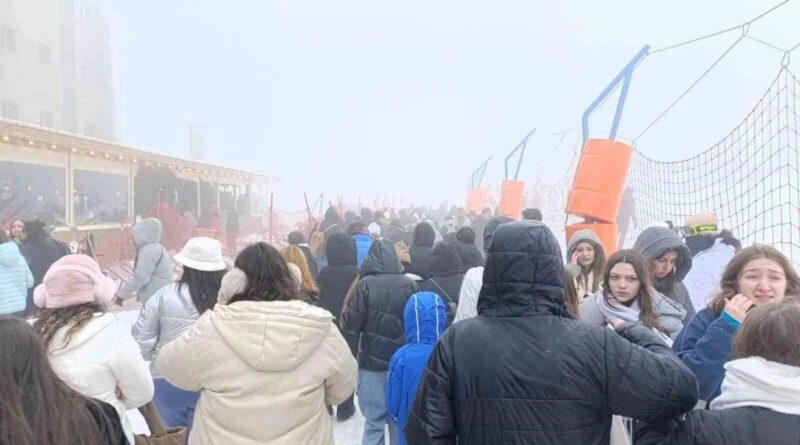 Uludağ'da Kar Yoğunluğu, Turistleri Çarpıvuruyor 1