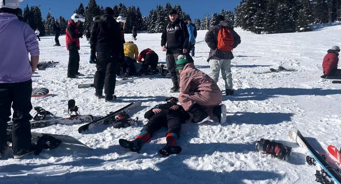 Uludağ’da Kayak Kazasında 3 Kişi Yaralandı, Jandarma JAK Ekipleri Harekete Geçti