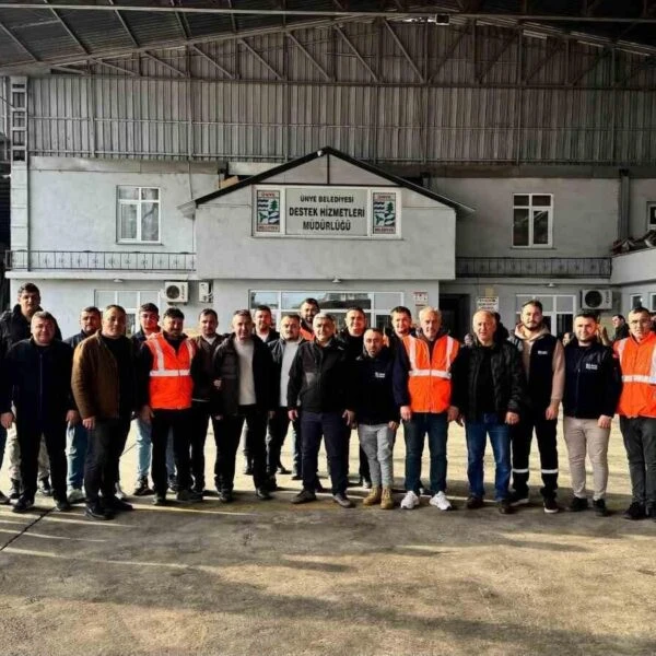 Ünye Belediye Başkanı Hüseyin Tavlı yeni araçları tanıttı.-3