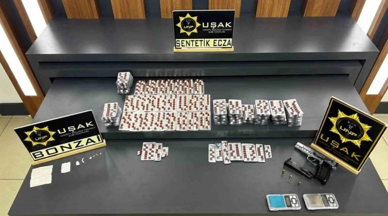 Uşak'ta Büyük Özel Harekat: 1377 Sentetik Ecza ve Senetkik Bonzai Ele Geçirildi 1