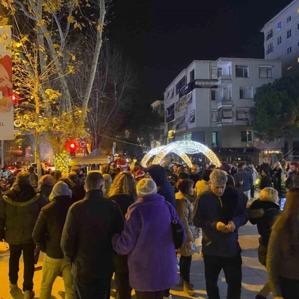 Vatandaşlar Bağdat Caddesi'nde yeni yıla geri sayımla karşıladı