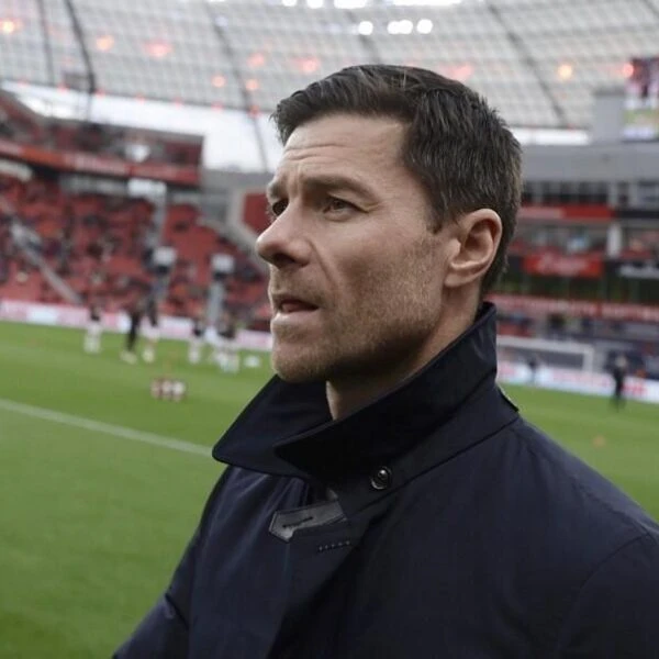 Xabi Alonso Bayer Leverkusen'in teknik direktörü.