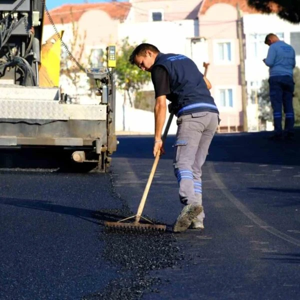 Yaklaşık 200 metrelik sıcak asfalt uygulamasının tamamlanmış hali-2