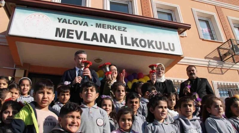 Yalova'da Mevlana İlkokulu'nda 1. Dönem Yarıyıl Karne Töreni 1