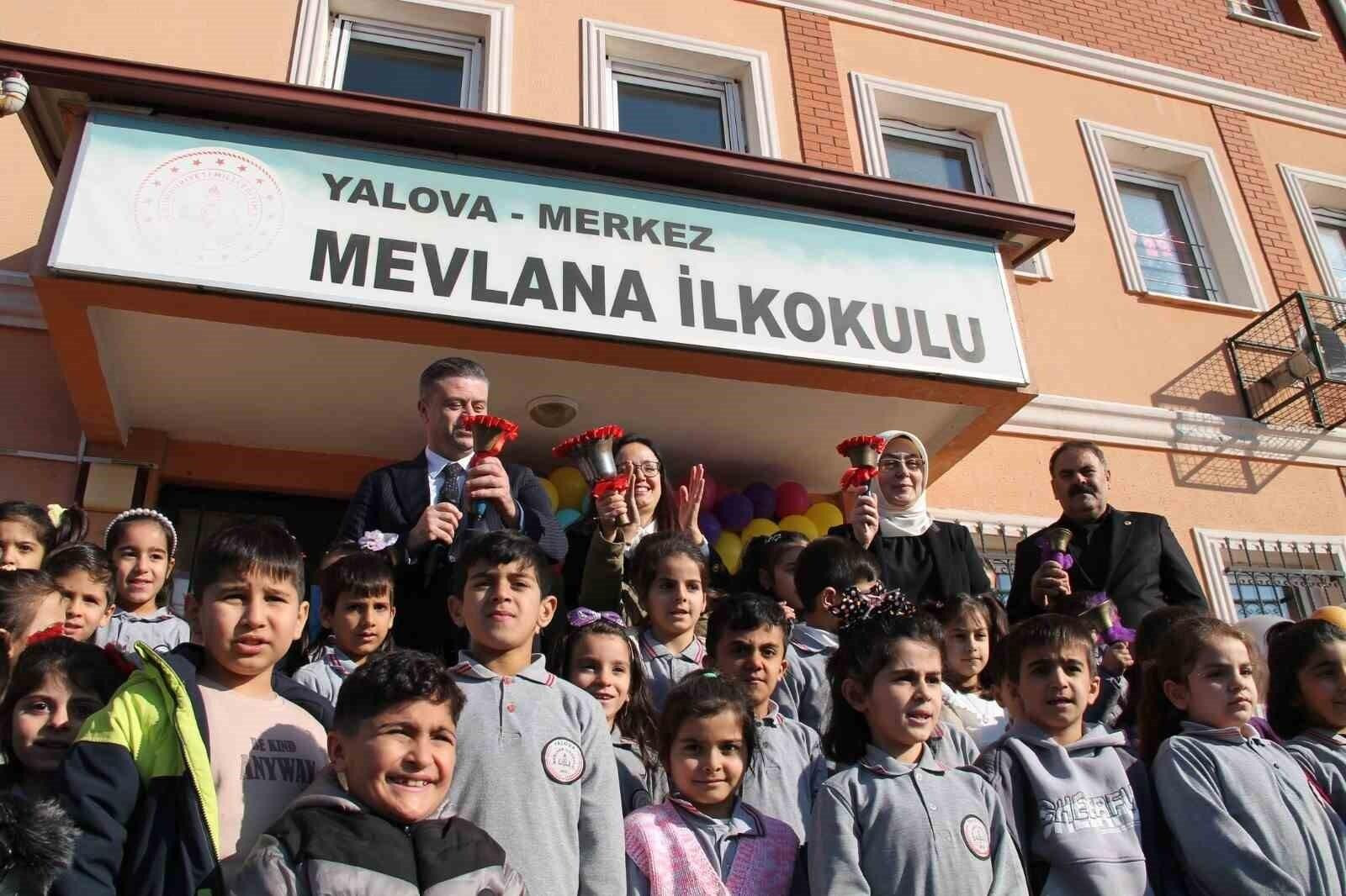 Yalova’da Mevlana İlkokulu’nda 1. Dönem Yarıyıl Karne Töreni