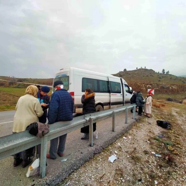 Yaralıların sağlık ekipleri tarafından müdahale edilmesi-5