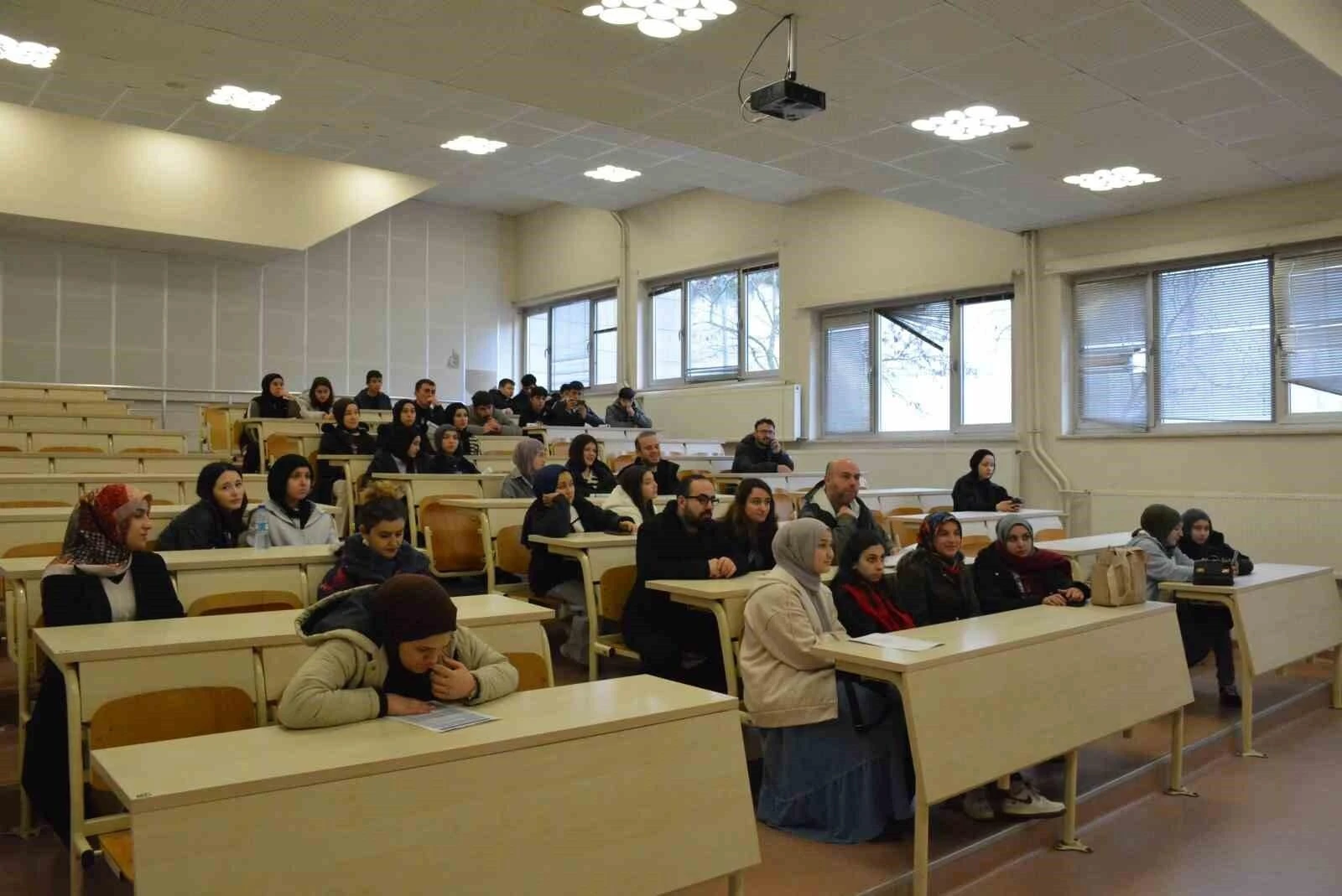 Yığılca Şehit Metin Uysal Anadolu İmam Hatip Lisesi Öğrencileri Düzce Üniversitesi’ni Ziyaret Etti