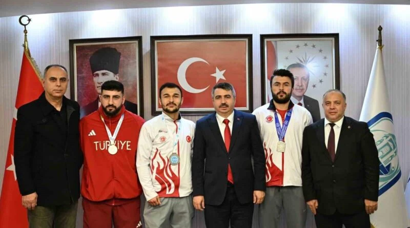 Yıldırım Belediye Başkanı Oktay Yılmaz, Avrupa KickBoks Şampiyonası'nda Başarıya Ulaşan Sporcuları Teşvik ETTİ 1