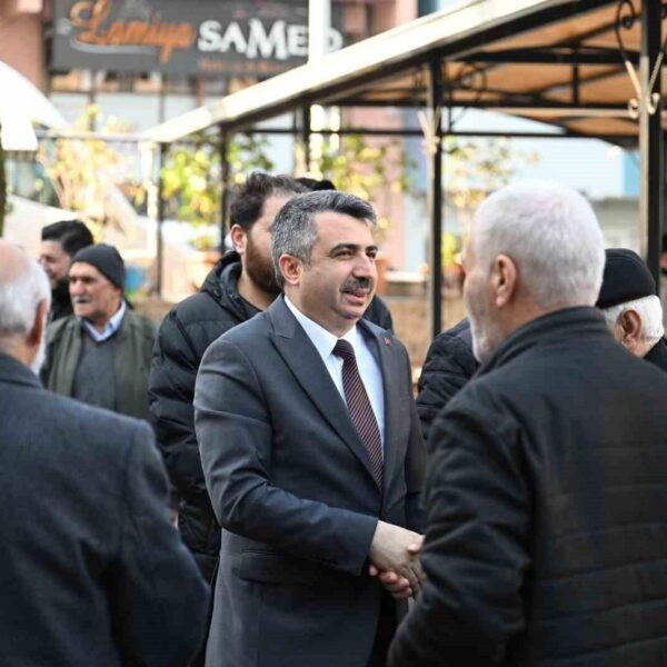 Yıldırım Belediye Başkanı Oktay Yılmaz, Dr. Sadık Ahmet Gençlik ve Spor Merkezi'nde çalışmaları inceler.-1