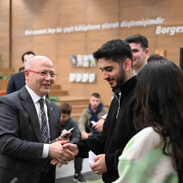 Yıldırım Belediye Başkanı Oktay Yılmaz, öğrencilerle sohbet ediyor-1