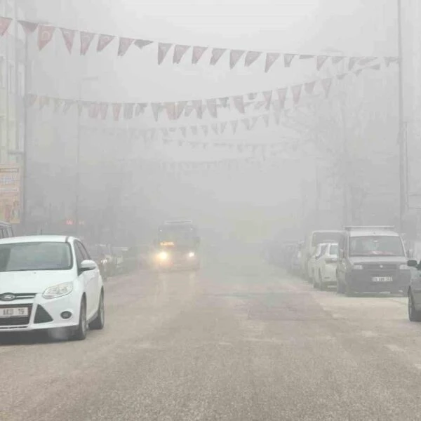 Yoğun sisli bir Bandırma sahilinde trafik-1