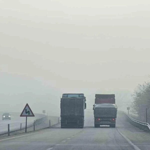 Yoğun sisli bir Bandırma sahilinde trafik-5