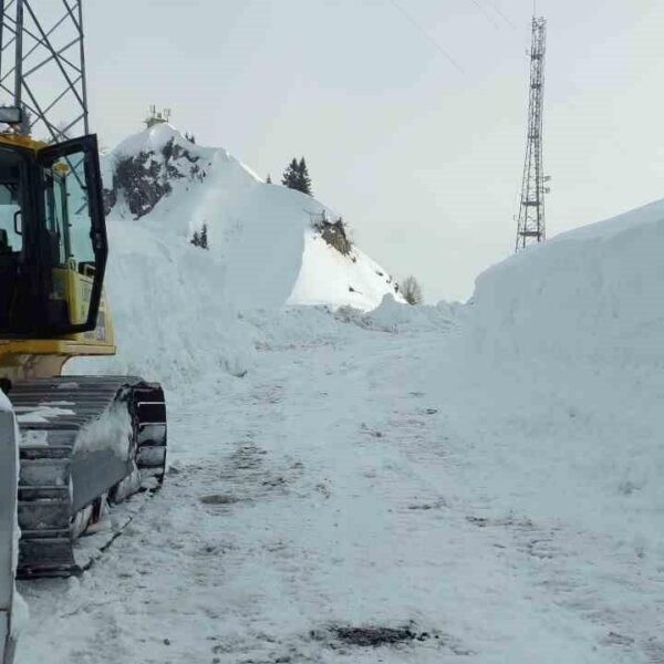 Yol açma çalışmaları devam ediyor