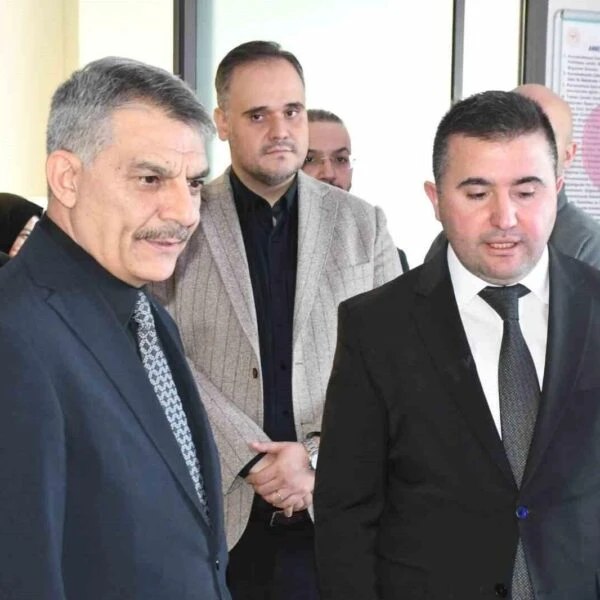 Yozgat Valisi Mehmet Ali Özkan suda doğum ünitesini ziyaret ediyor-3