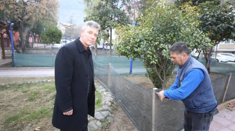 Yunusemre Belediyesi, Kaynak Mahallesi'nde Peyzaj ve Park Bakım Çalışmalarını Sürdürüyor 1