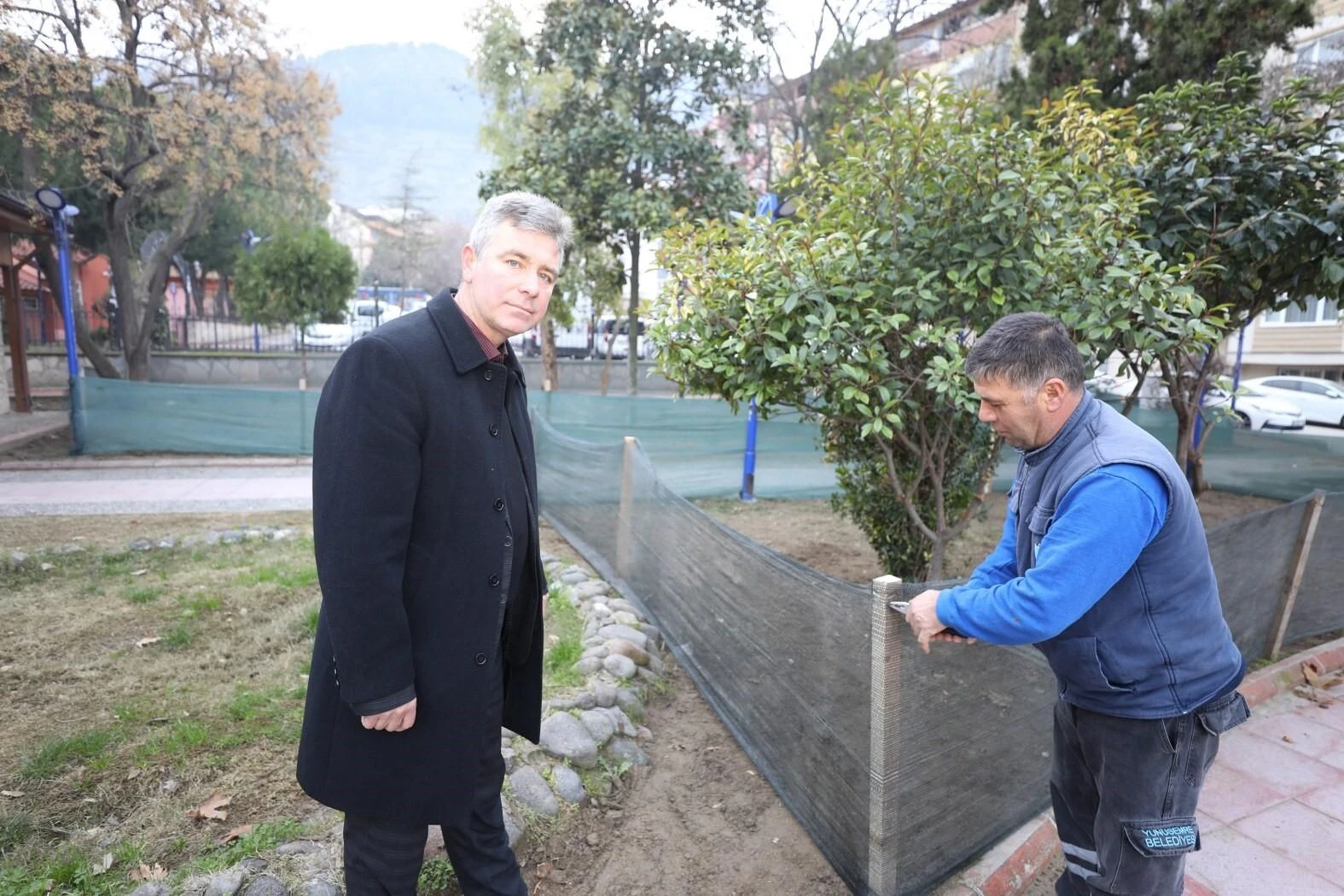 Yunusemre Belediyesi, Kaynak Mahallesi’nde Peyzaj ve Park Bakım Çalışmalarını Sürdürüyor