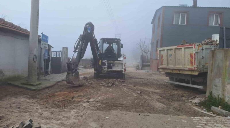 Yunusemre Belediyesi, Yukarı Kayapınar Mahallesi'nde Parke Taşı Döşeme Çalışmalarını Sürdürüyor 1