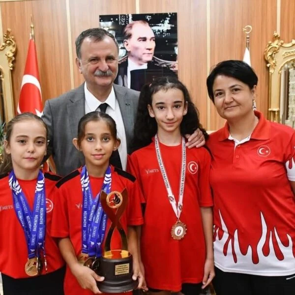 Yunusemre Belediyespor kupaları-4