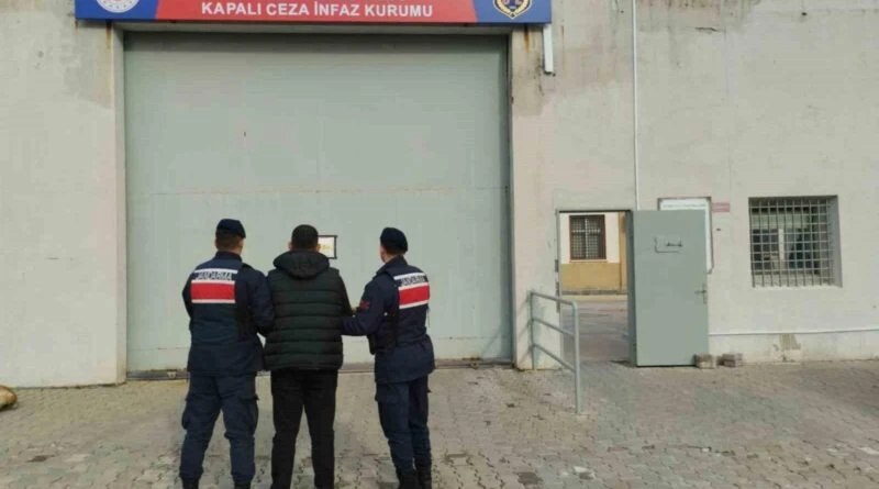 Yunusemre'de Yakalanan Suçlu, Akrabasının Kimliğiyle Kontrol Noktasından Geçmek Istedi 1