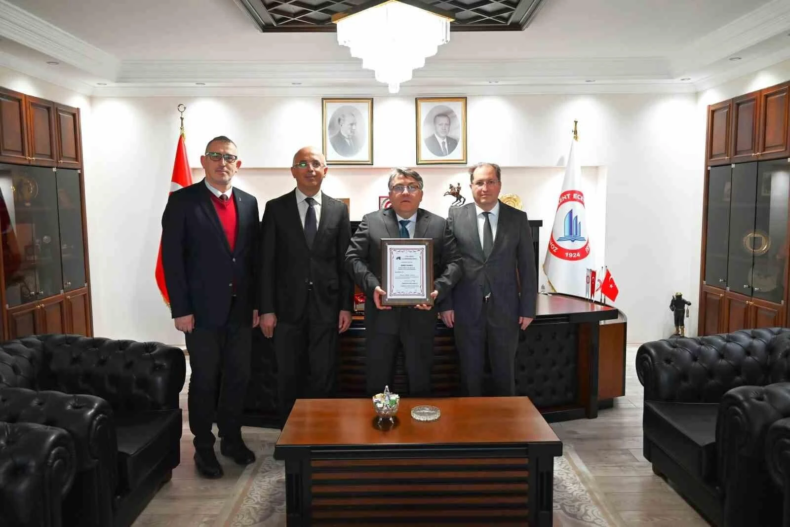 Zonguldak Bülent Ecevit Üniversitesi Rektörü Prof. Dr. İsmail Hakkı Özölçer’e ‘Kalın Kömür Damarı Madenciliğinde Yenilikçilik Ödülü’ Verildi