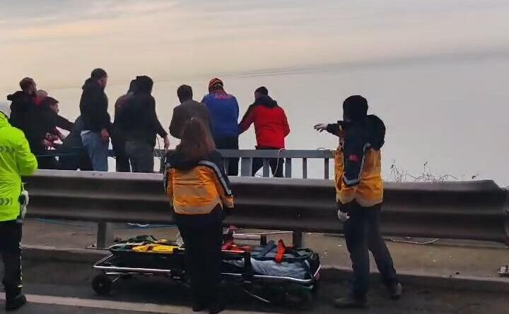 Zonguldak Kozlu'da Kamyonet Uçurumun Kenarında Durdu, 2 Yaralı 1