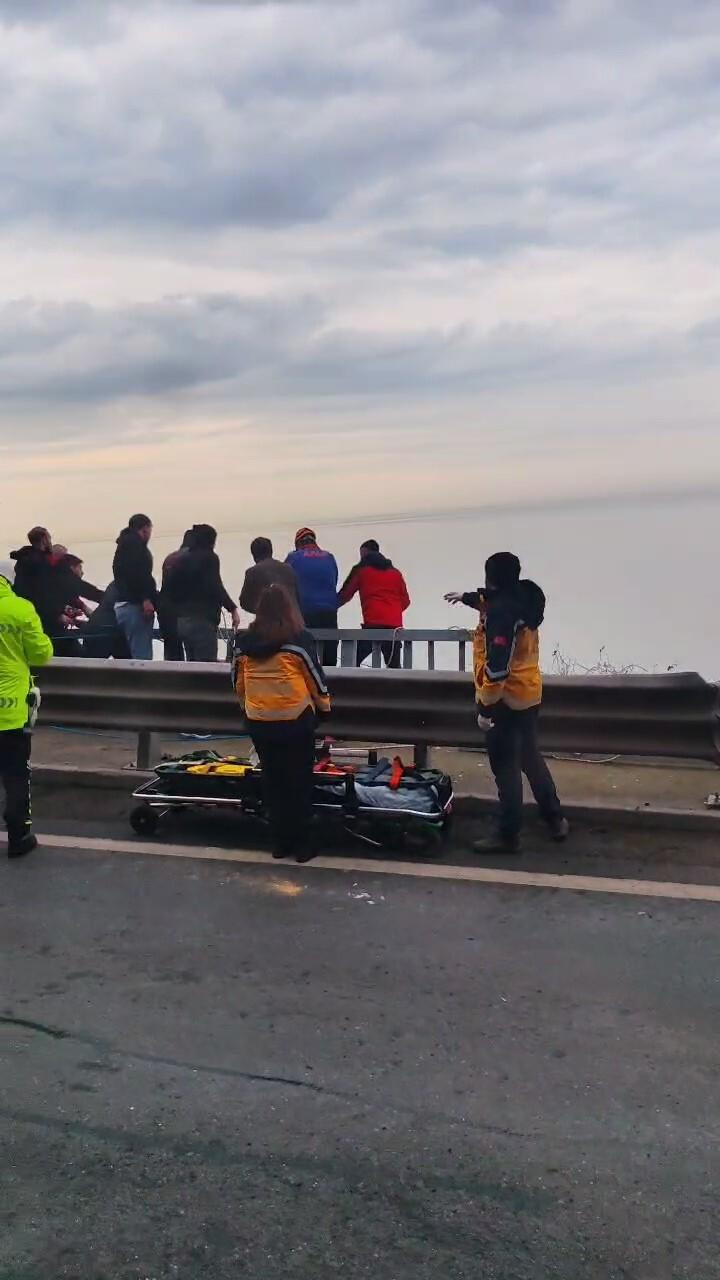 Zonguldak Kozlu’da Kamyonet Uçurumun Kenarında Durdu, 2 Yaralı