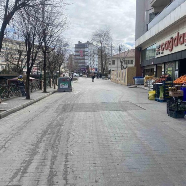 Adalar Bulvarı'ndaki boş cadde-1