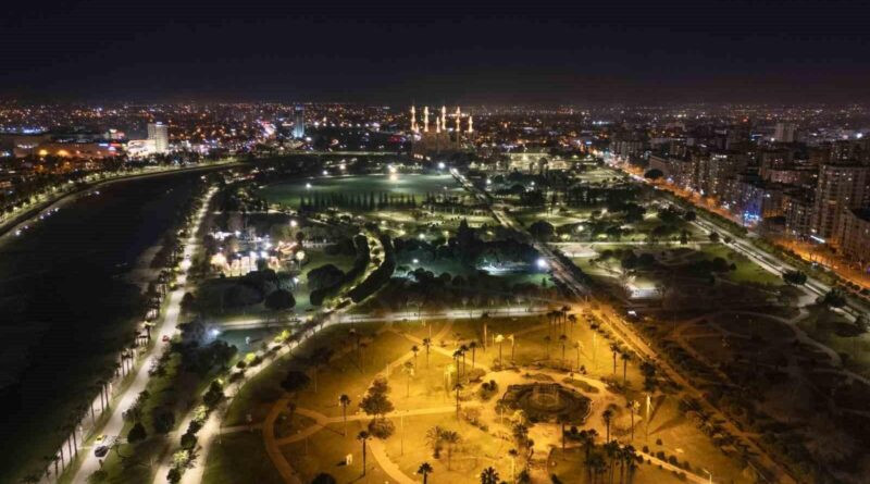 Adana Gece Şehrin Işıklı Caddelerle Çekim Merkezi Oluyor 1