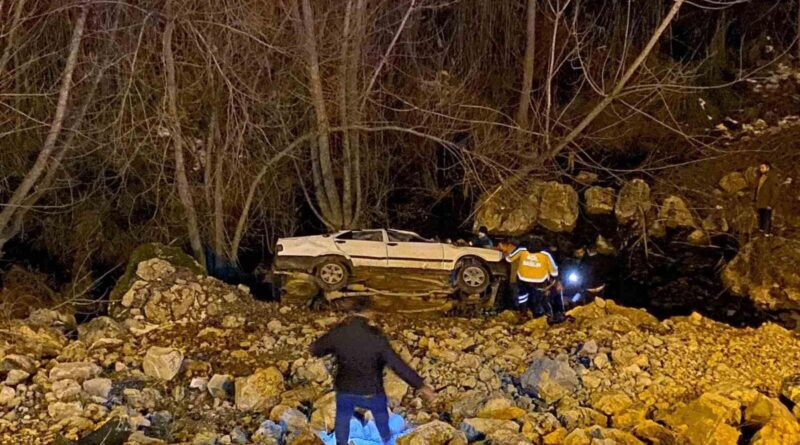 Adıyaman'da Uçuruma Düşen Otomobilde 3 Kişi Yaralandı 1