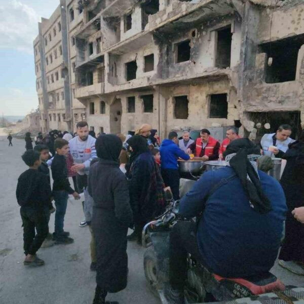 Afrin'deki Alemdar Okulu öğrencilerine yemek ikramı.-3