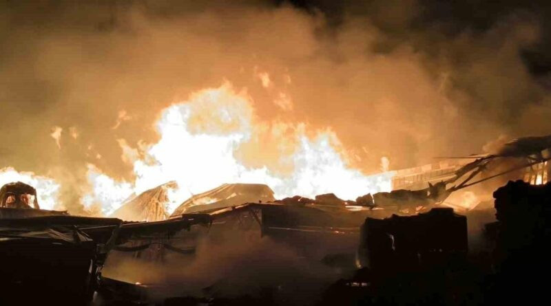 Afyonkarahisar'da Orman Ürünleri Fabrikasında Yangın 1