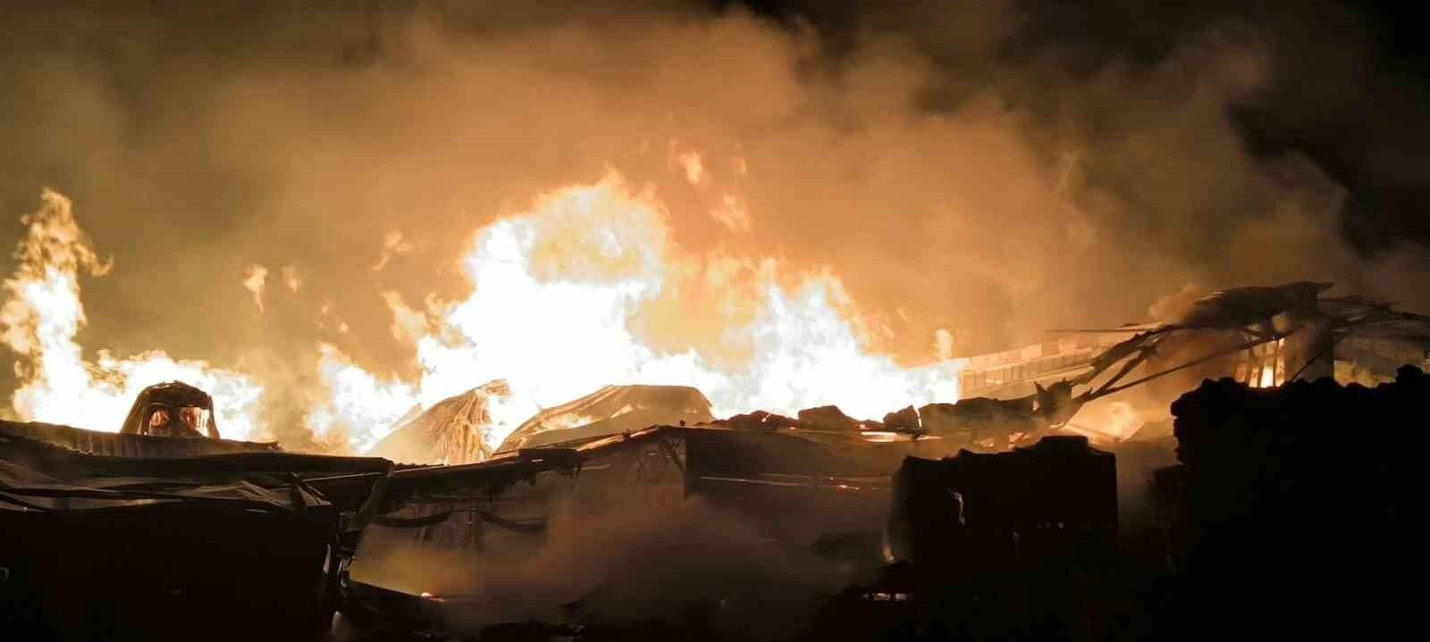 Afyonkarahisar’da Orman Ürünleri Fabrikasında Yangın