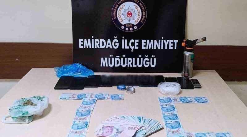 Afyonkarahisar'da Polis Operasyonu: 35 İddia, Uyuşturucu Koltuğunda Ele Geçirildi 1