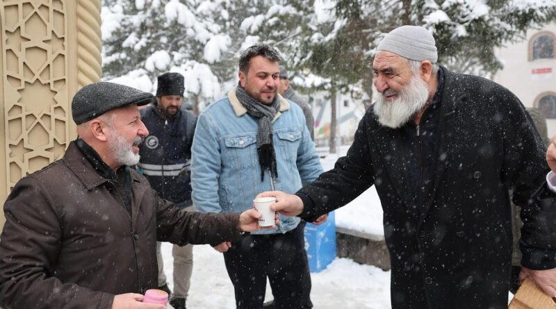 Ahmet Çolakbayrakdar, Kocasinan'da Vatandaşlara Salep İkram Ediyor 1