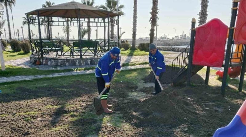 Akdeniz Belediyesi, Park ve Yeşil Alanlarda Bakım, Temizlik ve Onarım Çalışmalarını Sürdürüyor 1