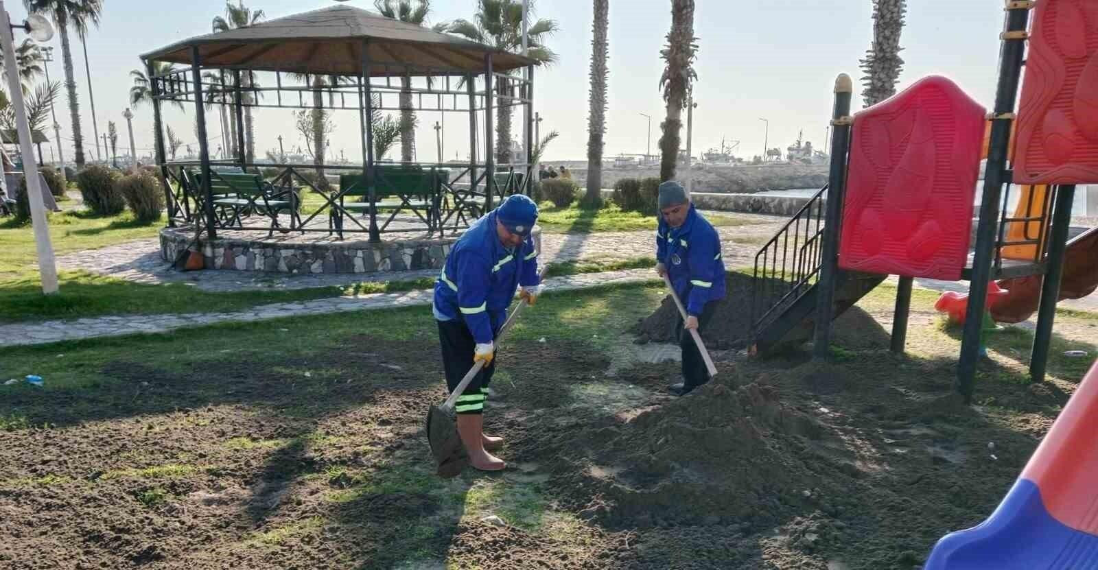 Akdeniz Belediyesi, Park ve Yeşil Alanlarda Bakım, Temizlik ve Onarım Çalışmalarını Sürdürüyor