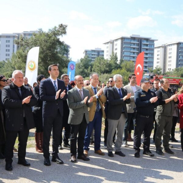 Akdeniz Üniversitesi kampüsünde fidan dikim etkinliği-7