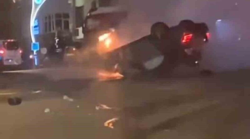 Ankara Mamak'ta Mercedes'in Kontrolünü Kaybetmesi Sonucu Otobüs Yanar 1