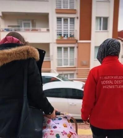 Anne Taksi uygulaması ile yeni annelerin hastane-ev arasında ulaşımı kolaylaştırılıyor.-1