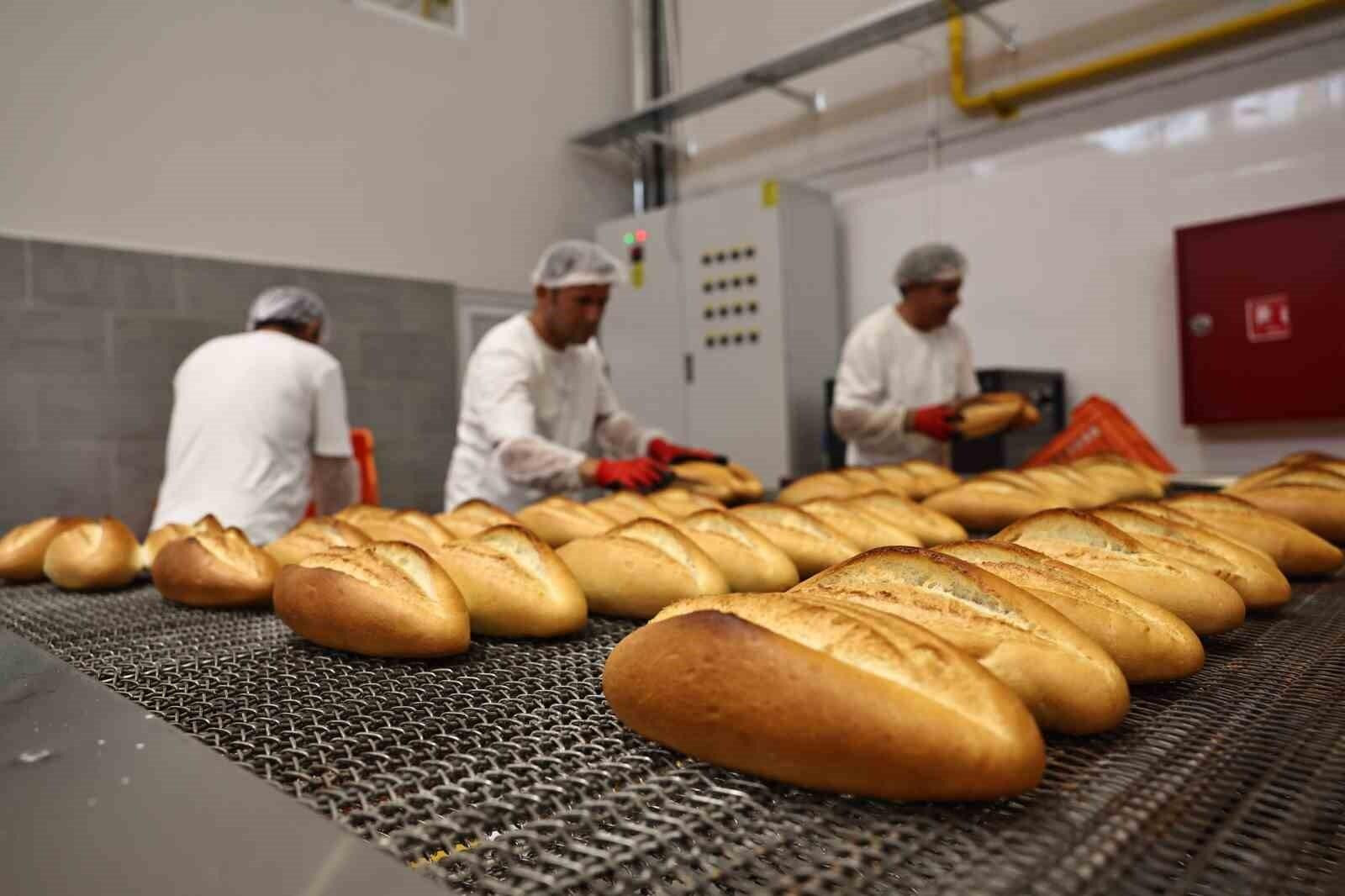 Antalya’da Halk Ekmek’in Kalitesi ve Uygun Fiyatı Vatandaşlardan Yoğun İlgi