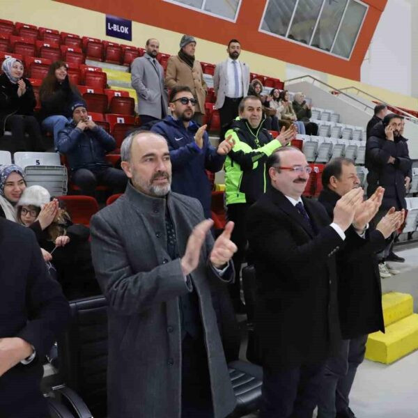 Atatürk Üniversitesi öğrencileri buz hokeyi müsabakalarında.-5