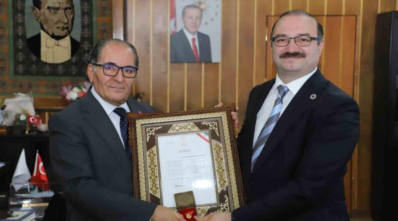 Atatürk Üniversitesi Öğretim Üyesi Prof. Dr. Nimet Yıldırım İran'dan 'Farabi Ödülü' 1